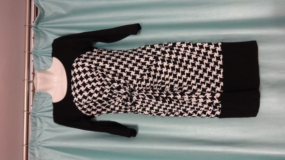 Красивое вискозное нарядное черно-белое платье для беременных 44 46