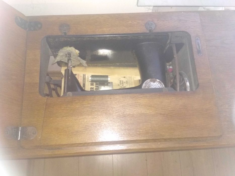 Stuletnia maszyna do szycia singer w pelni prawna