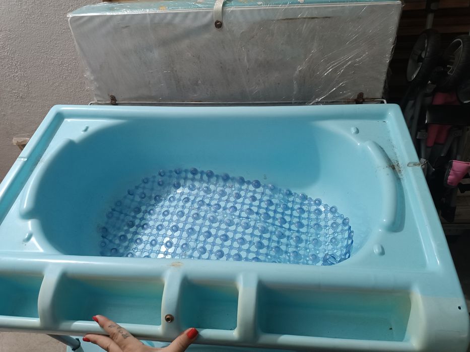 Banheira com muda fraldas