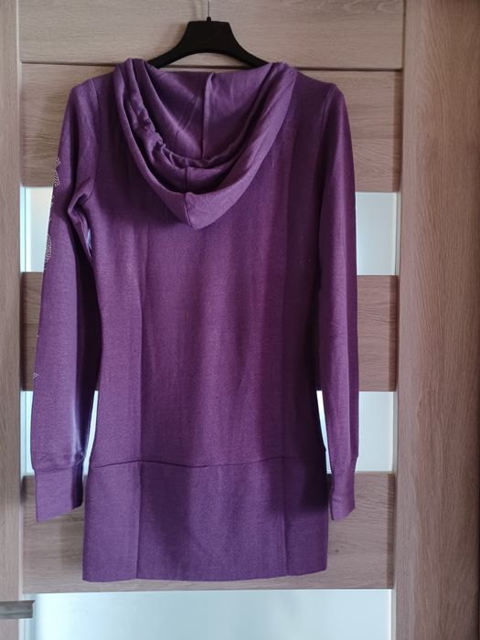 Długi sweter firmy Redial z cyrkoniami