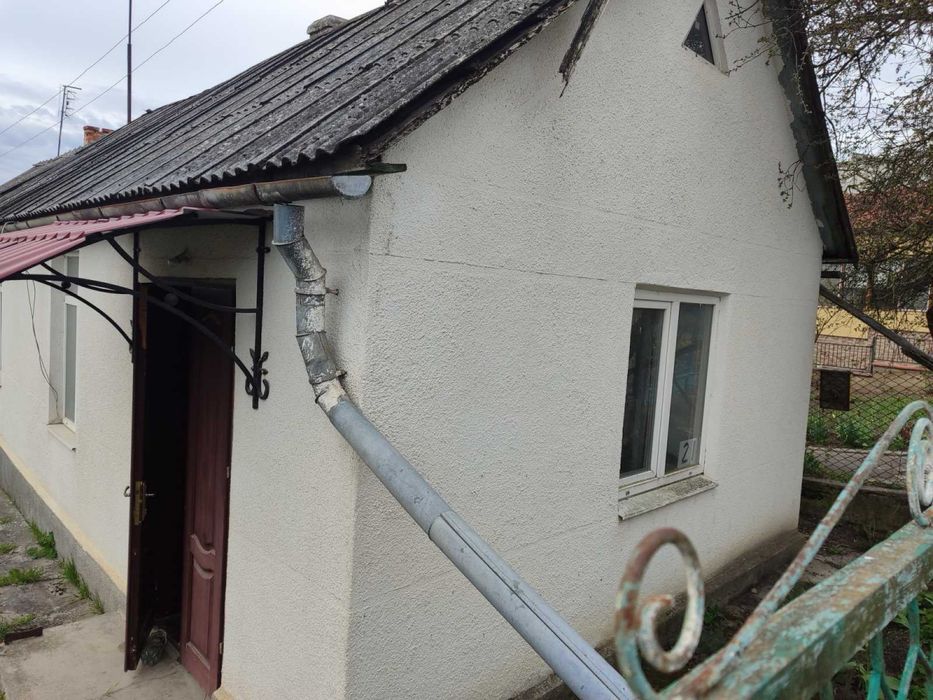 Продається частина будинку в самому центрі міста. Чортків
