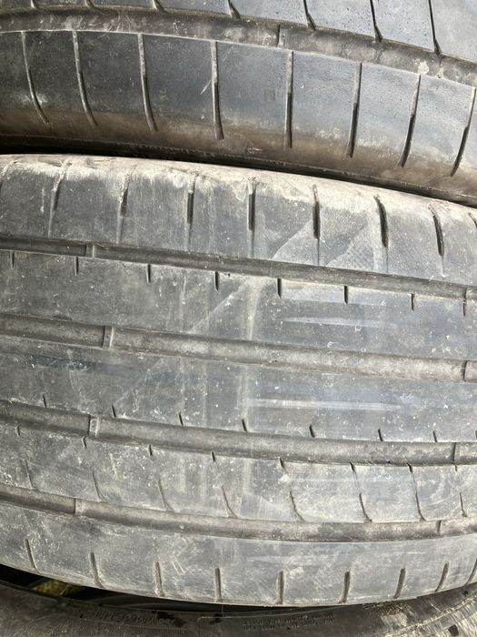 Goodyear 235/40/19. llato