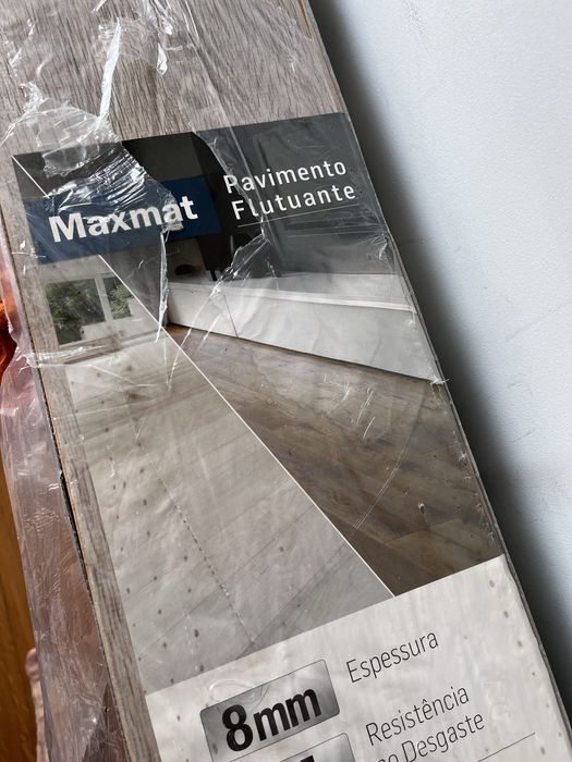 Pavimento flutuante cinza