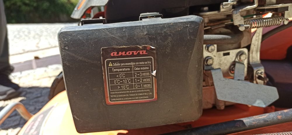 Máquina cortar relva