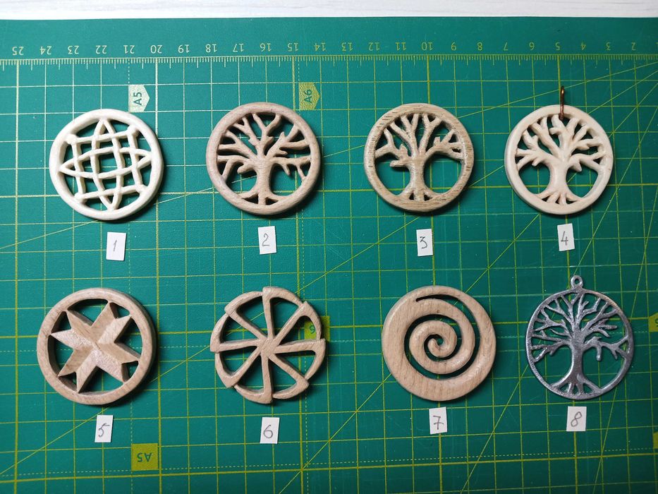 Кулоны из дерева и металла