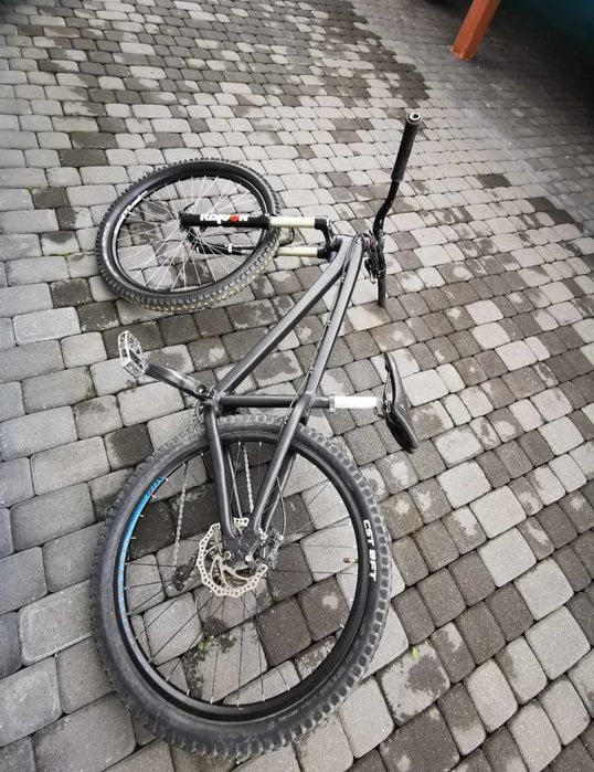 Rower dortmoor street fighter przemalowany na czarny mat