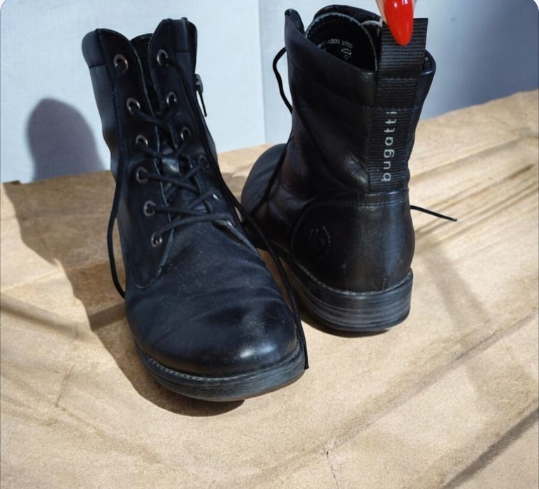 Skórzane buty botki ocieplane Bugatti trapery trzewiki r 39 skóra naturalna czarne sztyblety