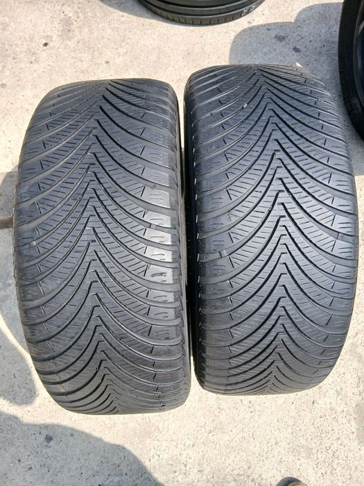 Opony wielosezonowe 235 45 R17 Kumho Solus 4s