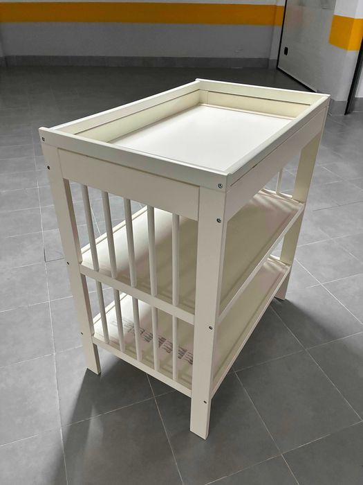 Muda fraldas IKEA para bebé com todos os acessórios incluídos
