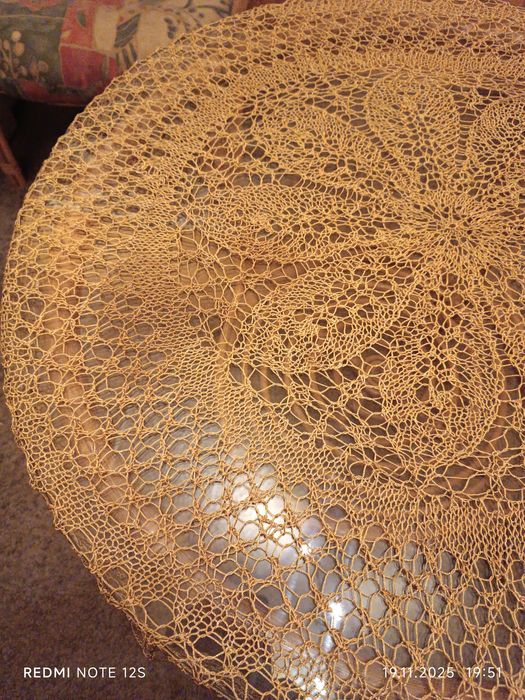 Obrus ręcznie robiony na drutach