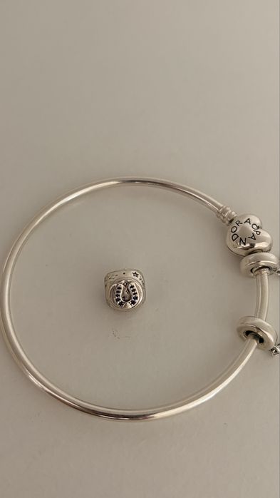 Pulseira Pandora Rígida em Prata (Como Nova) + Charms Originais