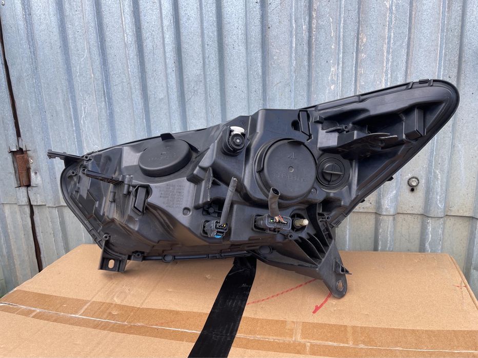 Renault Captur 13-17 фара права передня 260100947r