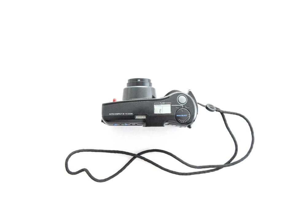 Aparat analogowy na kliszę Olympus SuperZoom 3000 DLX