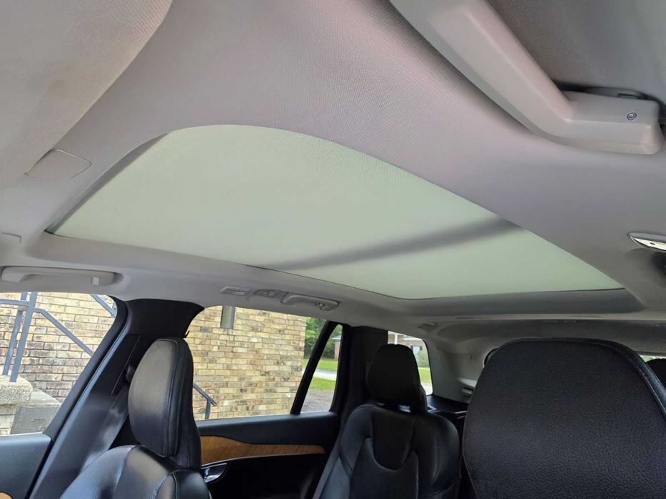 Volvo XC90 T8      2022