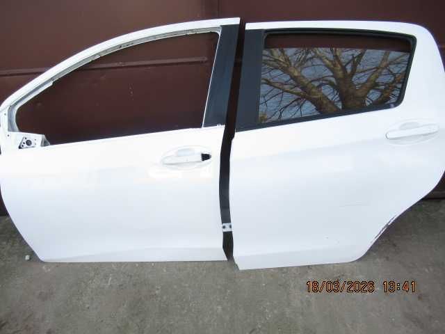 toyota Yaris  III drzwi lewe  komplet kolor  040