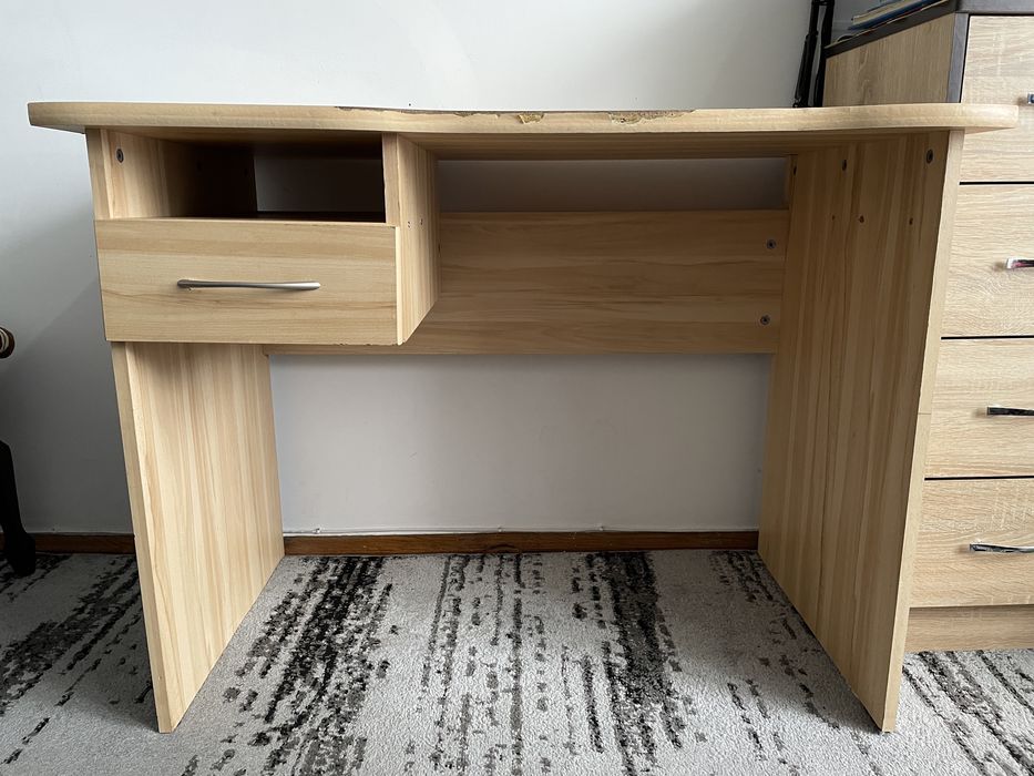 Стіл письмовий в чудовому стані