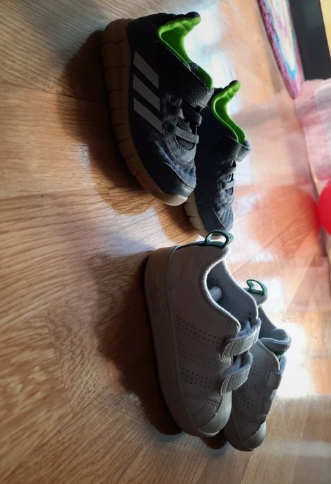 Conjunto de 2 pares de ténis Adidas - tamanhos 22 e 23