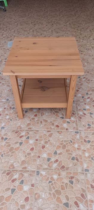 Pequena mesa de apoio