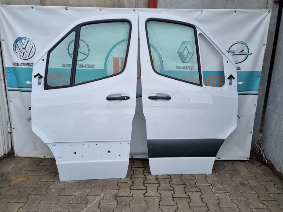 Двері передні Дверь передняя права, ліва Mercedes Sprinter 907. 910