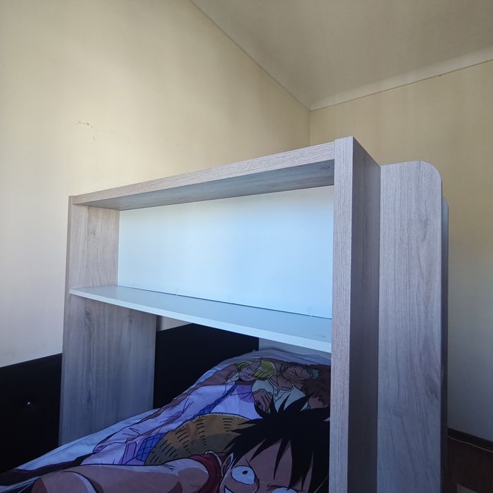 Beliche Conforama como novo. sem colchões 285cm de comprimento 100cm de largura, 150 cm de altura. Tamanho ideal dos colchões 190 cm comprimento  90c