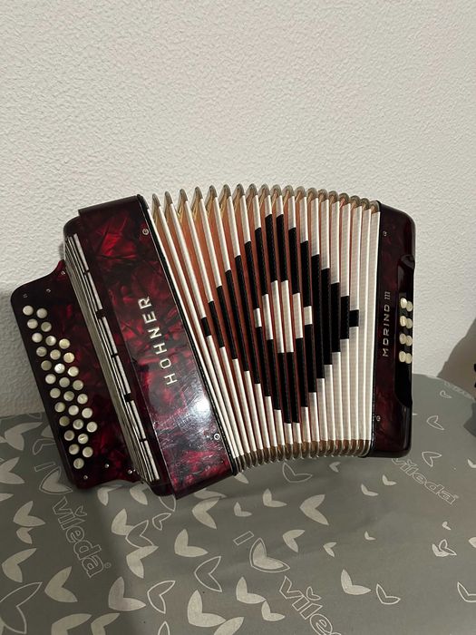 Hohner Norma  II 3 voz Fa# La3 Re#