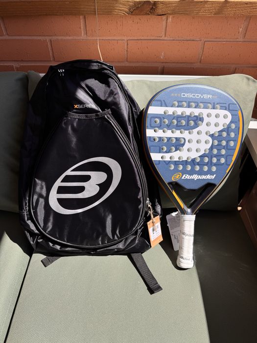 Ракетка і рюкзак для падел тенісу Bullpadel Discover PWR