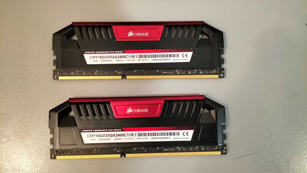 Kit RAM Corsair Vengeance Pro Series 16GB (2x8GB) DDR3 2400MHz
