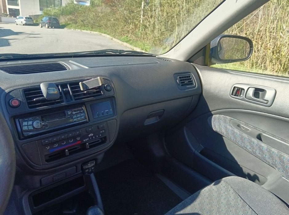 Honda Civic fase 2(facelift)
Ano 2000

Motor D14z2
Ar condicionado funcional
Direção assistida
Vidros elétricos
Fecho central
Rádio CD
Apoio de braço