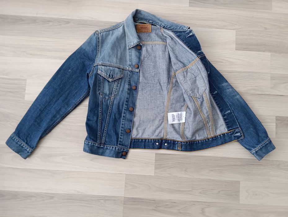 Куртка джинсова жіноча LEVIS розмір М