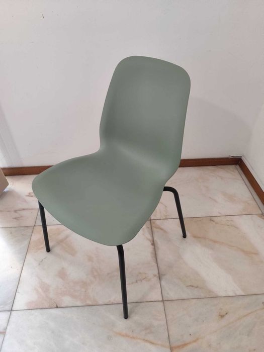 Cadeira Verde metal e plástico