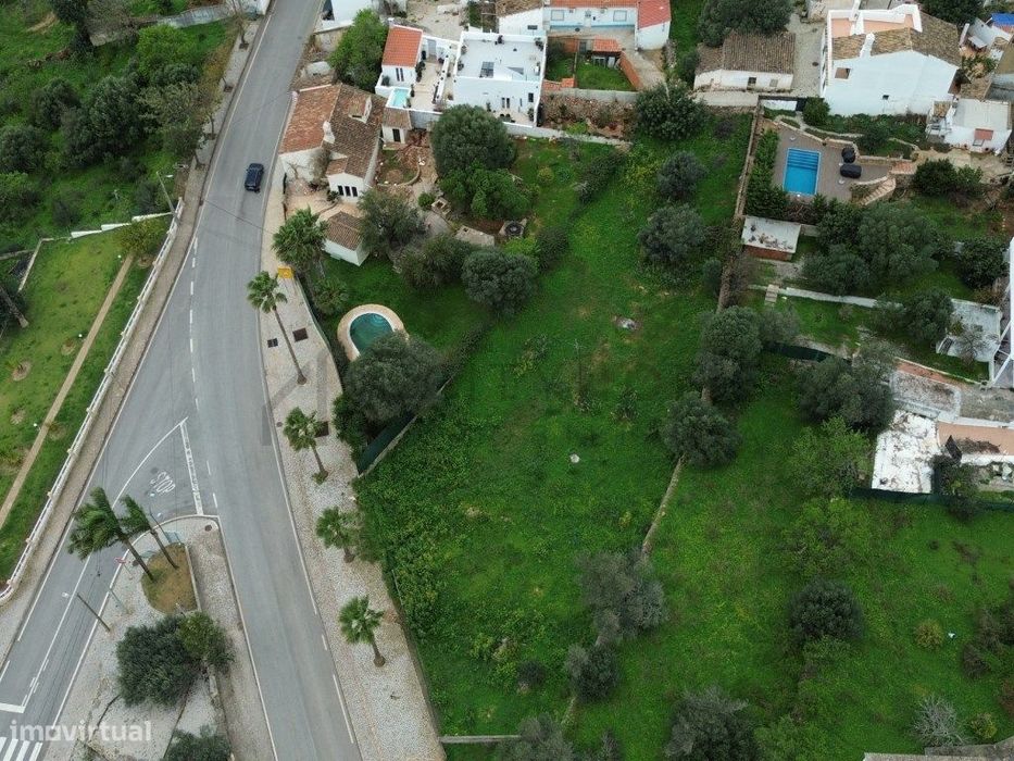 Terreno Urbanizável de 1.220 m² com Vista Panorâmica para a Serra