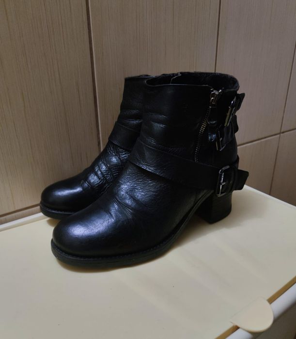 buty damskie 41  średnio wysokie design kozaki skórzane z efektem zawi