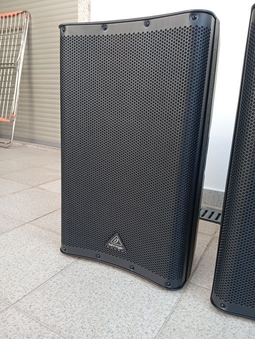 2 colunas ativas marca Behringer Dr115dsp Novas !