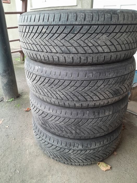 Продам покришки.