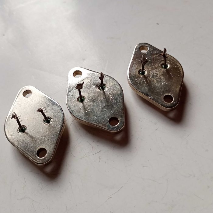 Tranzystor SFT 212 3szt.