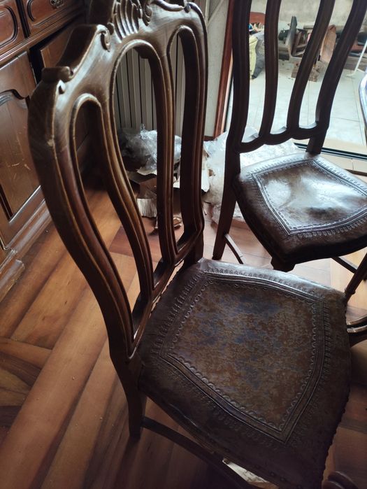 Conjunto mesa e 6 cadeiras