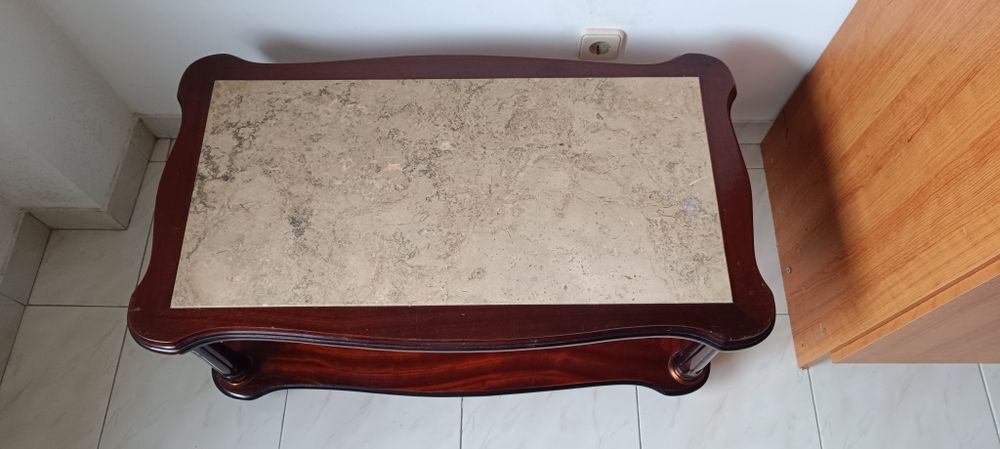 Mesa de centro em madeira e pedra