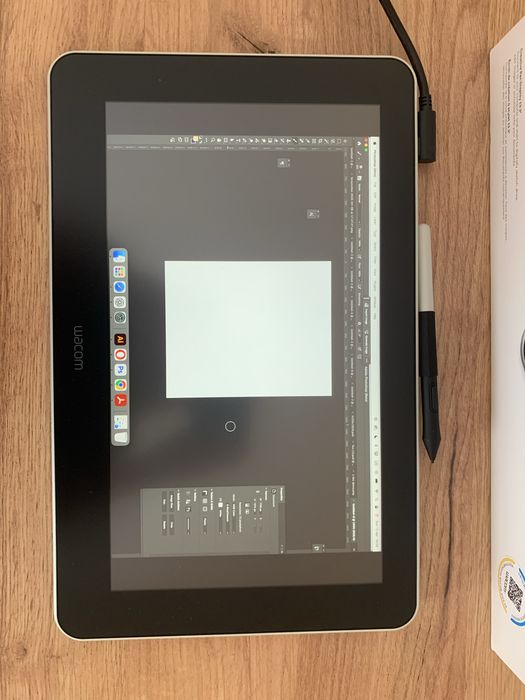 Монітор-планшет Wacom One 13 (DTC133W0B)