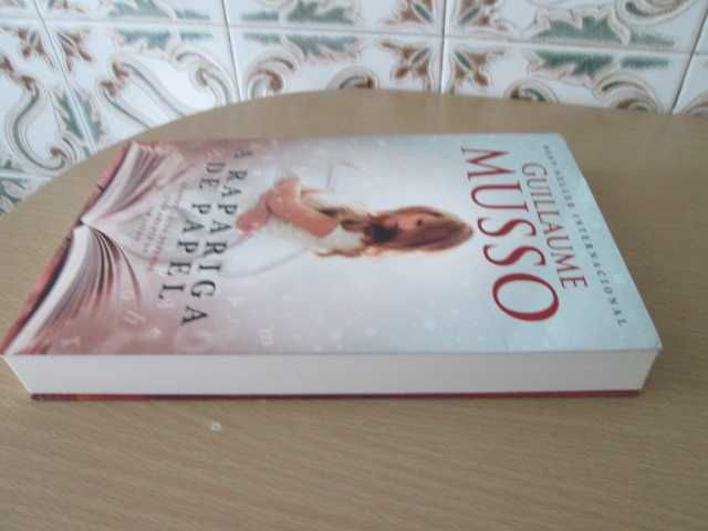 A Rapariga de Papel de Guillaume Musso (Oferta de portes)