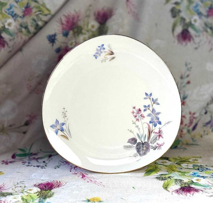 talerzyk z niebieskim kwiatowym motywem  Johann Seltmann