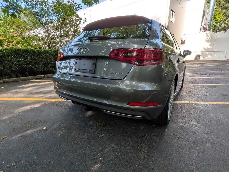 Audi A3 e-tron      2016