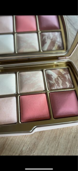 Hourglass palette