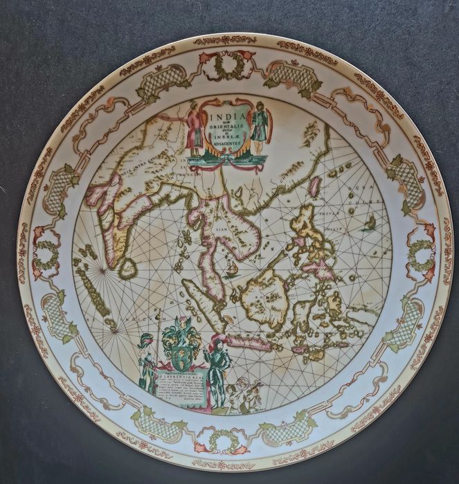 Prato em porcelana de colecção