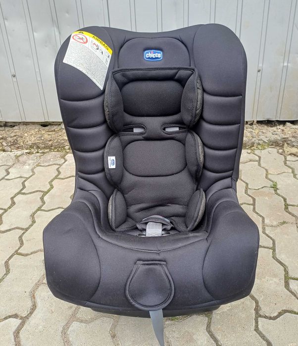 дитяче автокрісло chicco чорний колір гарний стан бв вживане до 18 кг