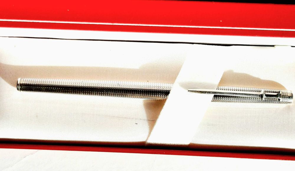 Caneta de aparo Caran d'Ache Madison em 
Prata