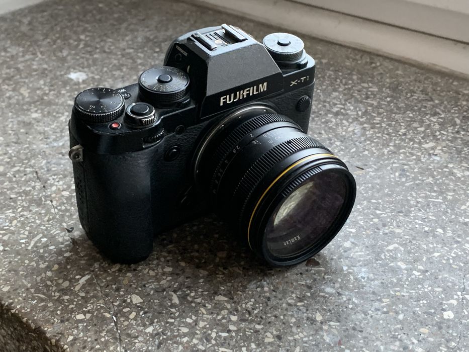 Fuji XT-1 z baterią i ładowarką