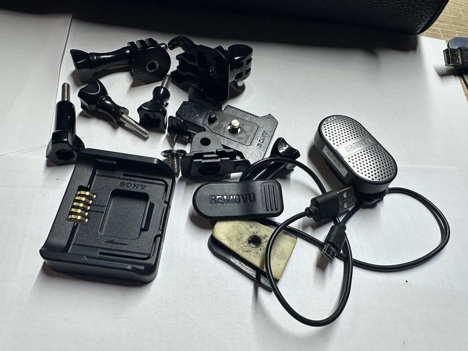 Комплект аксессуаров для экшн-камер: Пульт Sony RM-LVR3 + GoPro Smart Remote + REMOVU