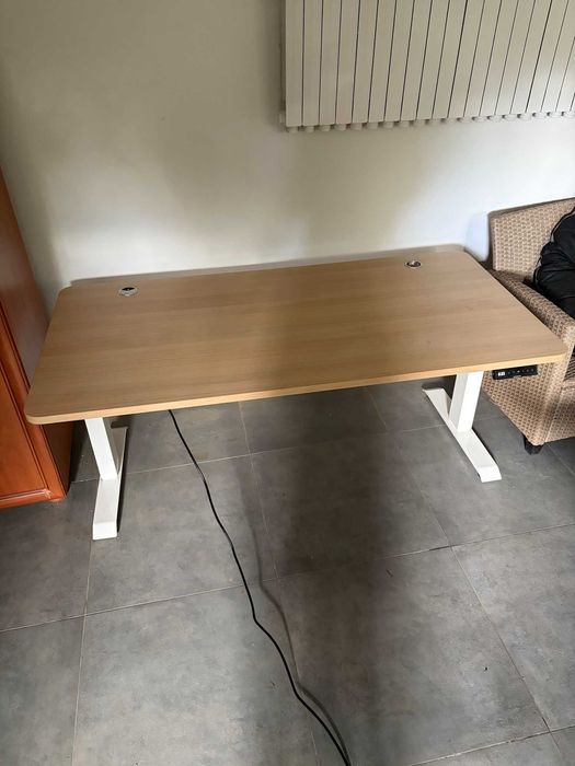 Biurko elektryczne Desktronic HomePro 140x70 dąb biały, faktura