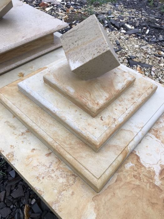 Шапки,кришки,парапети,підвіконня з природнього каменю