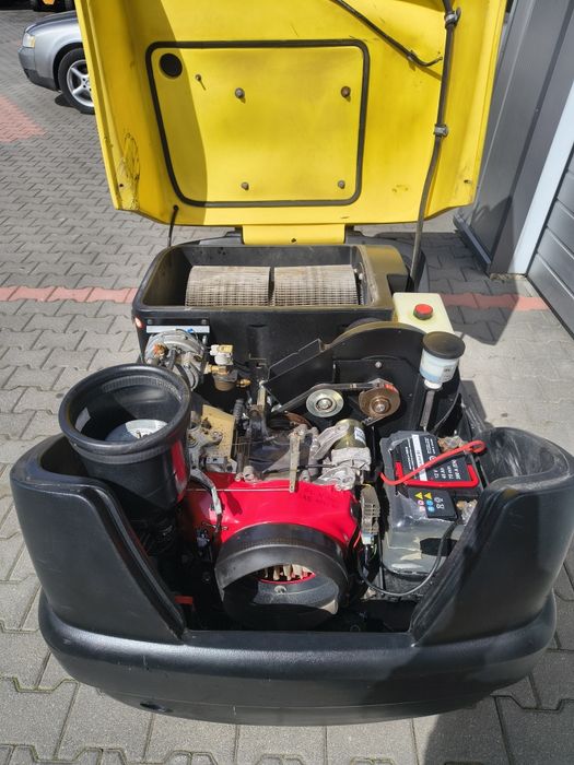 Myjka Zamiatarka Karcher KM 100/100 R LPG